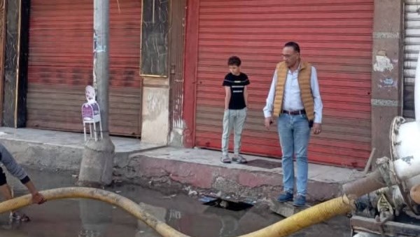رئيس مجلس مدينة الشهداء يتابع اصلاح عطل مفاجئ بخط مياه