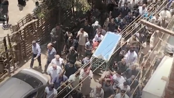 أثناء تشيع الجثمان