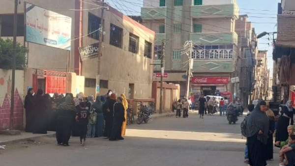 أثناء دخول الطلاب للجان الامتحانات