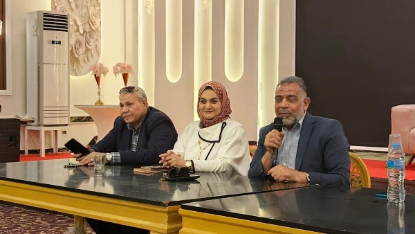 أثناء الندوة