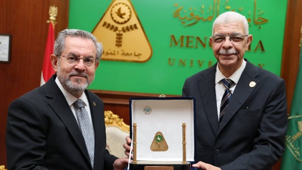 رئيس جامعة المنوفية يستقبل وفد جامعة أنقرة 