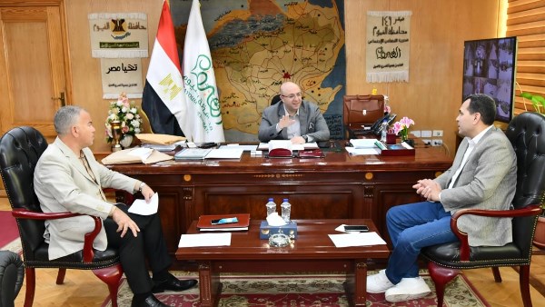 محافظ الفيوم يتابع مشروعات القرض الأوروبي