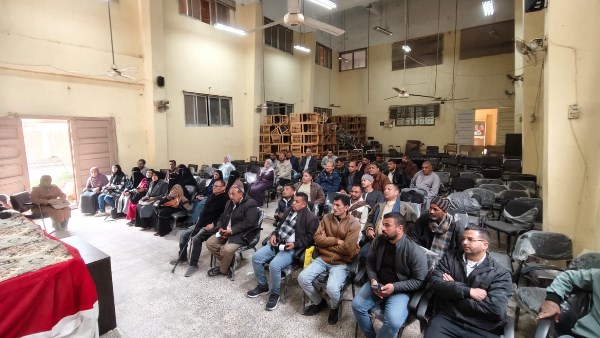 محافظ الفيوم يتابع جهود دعم المزارعين والتنمية الزراعية