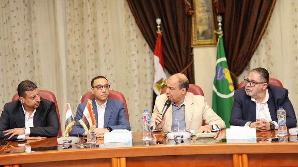 محافظ المنيا خلال اجتماعه بأعضاء مجلس النواب 