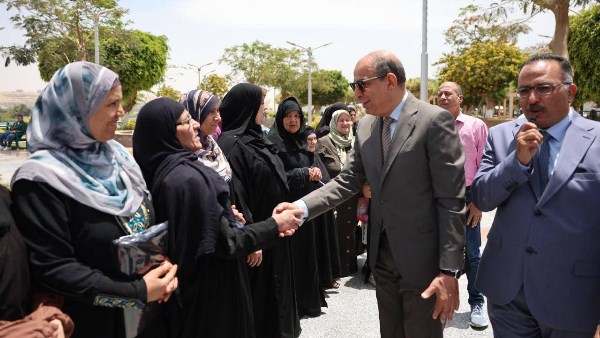 محافظ المنيا يهنئ الحجاج