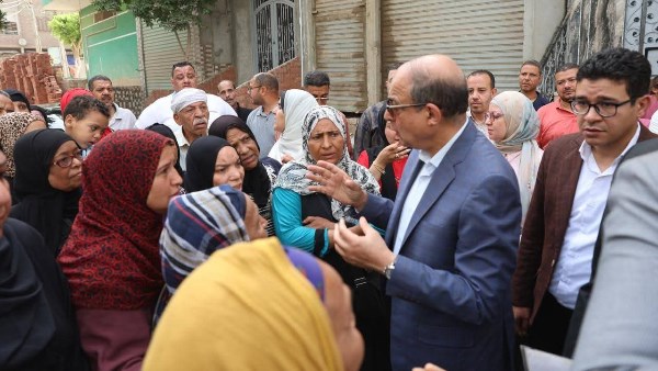 محافظ المنيا وسط أهالي السلخانة 