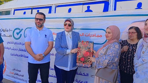 صحة المنيا تحتفل مع المواطنين