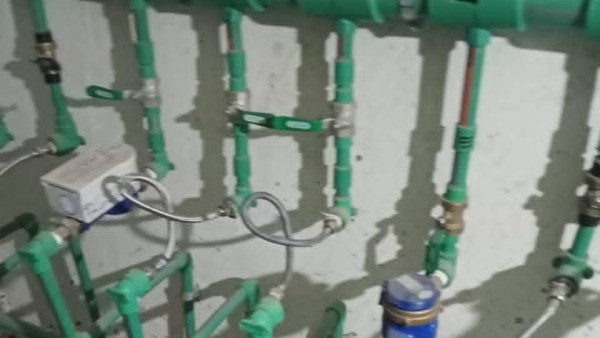 مياة البحيرة 