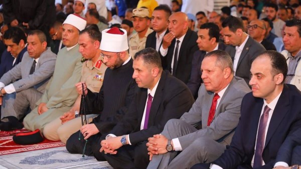 وزير الأوقاف يؤدي صلاة الجمعة في رأس البر بدمياط 