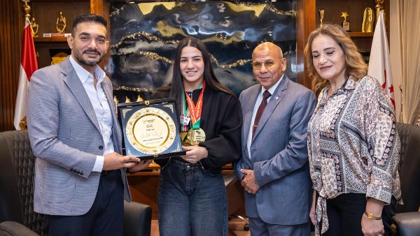 خلال التكريم 