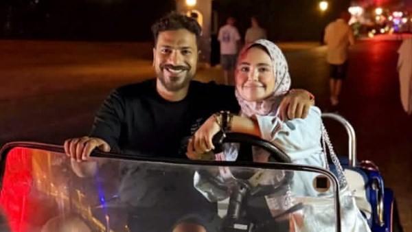 مصطفى أبو سريع وزوجته