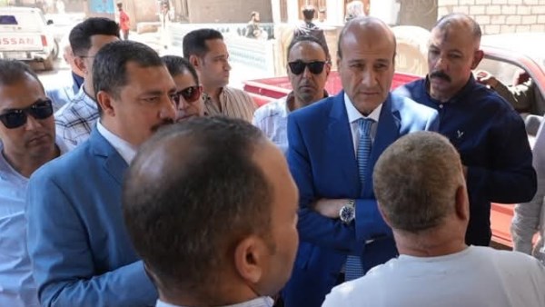 محافظ أسيوط يستمع لشكوى المواطنين