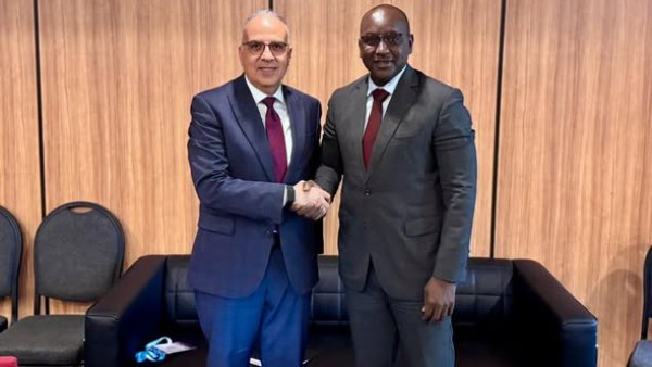 جانب من اللقاء على هامش “منتدى إسطنبول الدولي الخامس للمياه” بتركيا