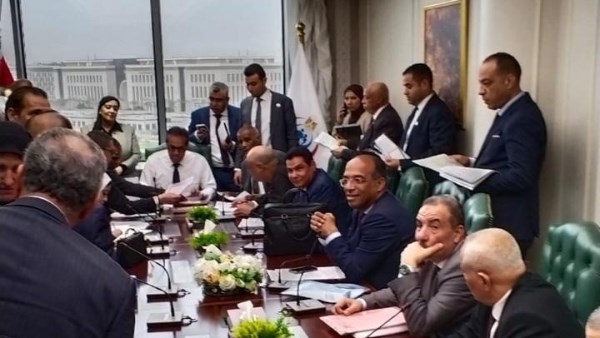 اجتماع وزير الصحة 