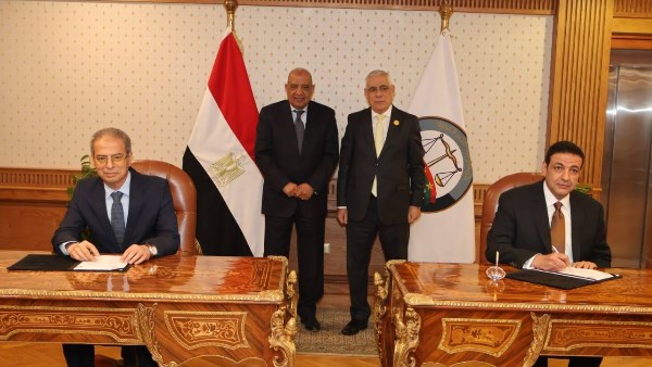 وزير الكهرباء والنائب العام يشهدان اتفاقًا لتطوير الإدارات القانونية ومواكبة التحول الرقمي