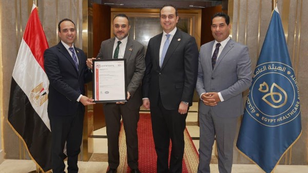 رئيس هيئة الرعاية الصحية يتسلم شهادة ISO 9001:2015 باعتماد دولي من TÜV AUSTRIA
