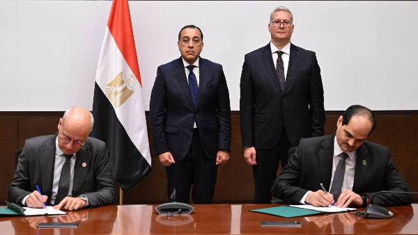 جانب من التوقيع مذكرة تفاهم بين قطاع البترول وشركة توتال إنرجيز الفرنسية