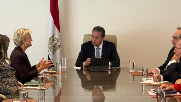 وزير الصحة يبحث مع نوفارتس وباير تعزيز صحة القلب في مصر
