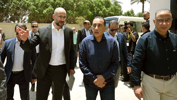 رئيس الوزراء يزور مصنع شركة "إيفا فارما" 