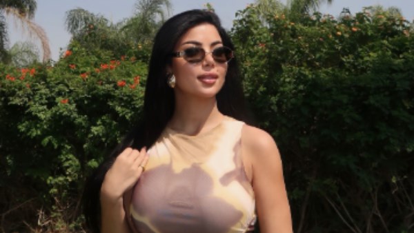  كارولين عزمي 
