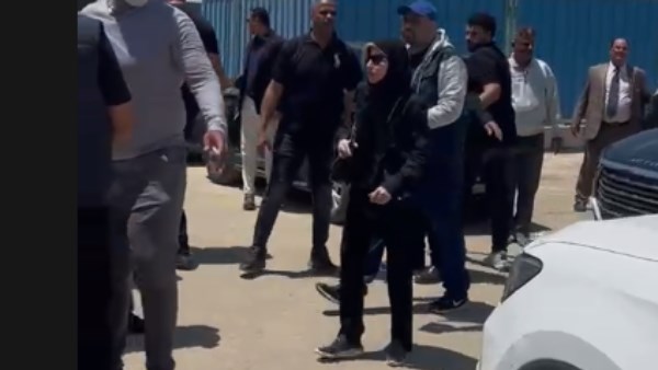 هالة سرحان  في جنازة هاني شاكر