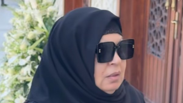 فيفي عبده في جنازة هاني شاكر