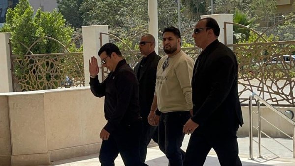 إيهاب توفيق في جنازة هاني شاكر