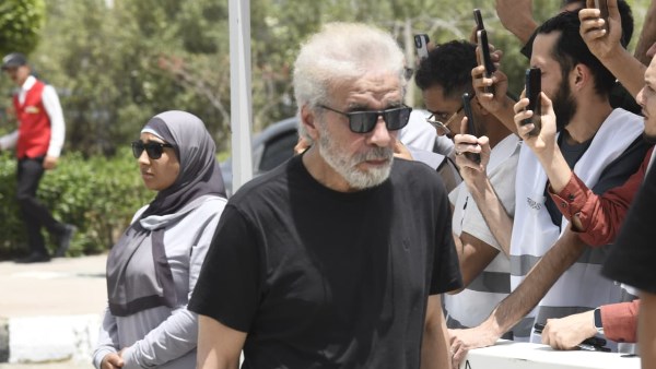 مفيد عاشور في جنازة حماه عبدالرحمن أبو زهرة