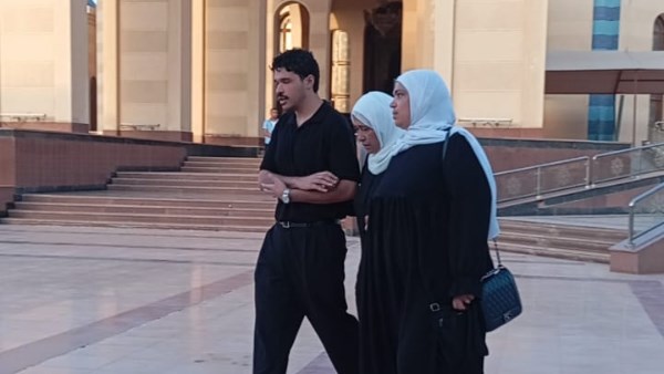  ابنة عبدالرحمن أبو زهرة في عزاء والدها 