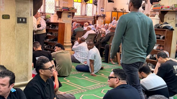 محمود الليثي في جنازة والد حمو بيكا 