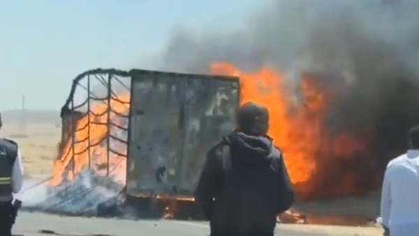حريق تريلا محمّلة مواد غذائية على طريق الزعفرانة – غارب دون إصابات