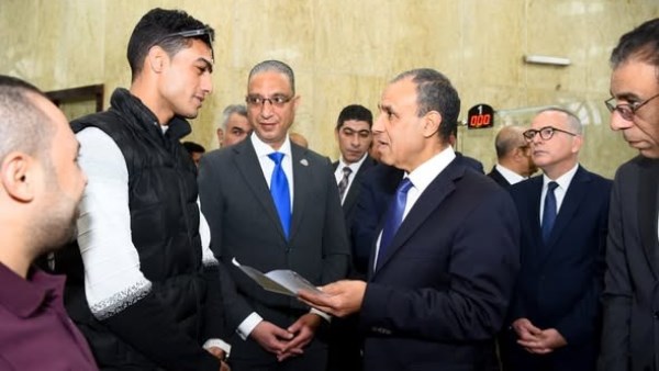 وزير الخارجية يفتتح مكتب تصديقات احمد عرابي بالمهندسين بعد تجديده ورفع كفاءته 