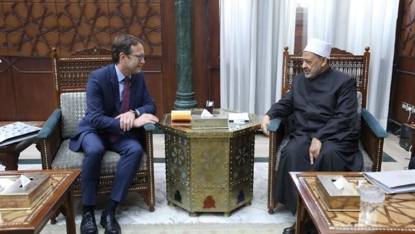 شيخ الأزهر يلتقي السفير الإسباني ويعرب عن تقديره لمواقف إسبانيا الشجاعة الرافضة للعدوان على غزة 