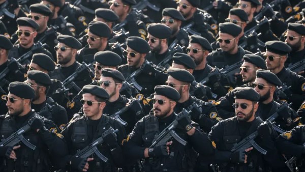 الجيش الإيراني:  لن نسمح بمرور الأسلحة الأمريكية عبر مضيق هرمز
