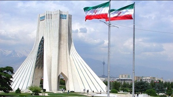 إيران تؤكد حقها في تخصيب اليورانيوم وتدعو لتعزيز الأمن في مضيق هرمز