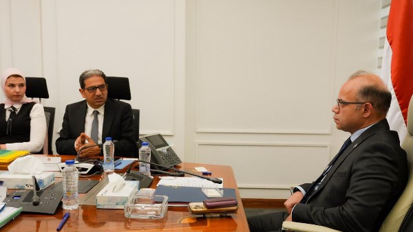 وزير الاستثمار والتجارة الخارجية يبحث مع أفريكسيم بنك تعزيز التعاون والتبادل التجاري الأفريقي