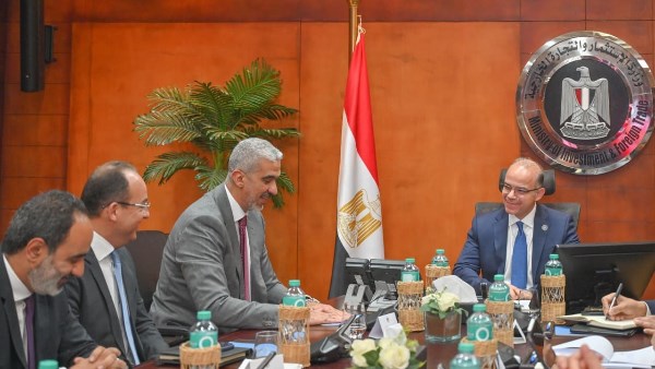 وزير الاستثمار يبحث مع ڤودافون مصر تعزيز التعاون في التحول الرقمي وتطوير الخدمات الحكومية