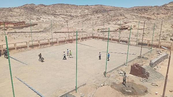 اقتراب الانتهاء من ملعب النجيل الصناعي بمركز شباب الطرفة بجنوب سيناء وافتتاحه قريبًا