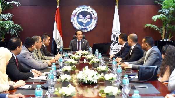 الهيئة العامة للاستثمار تبحث تعزيز بيئة العمل والحوكمة ودعم العاملين بالتعاون مع النقابة