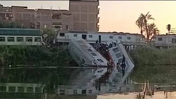 السجن 10 سنوات لسائق حادث تصادم قطاري المنيا وبراءة 4 متهمين في القضية