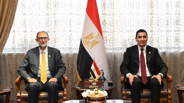 الوزير والدكتور طارق 