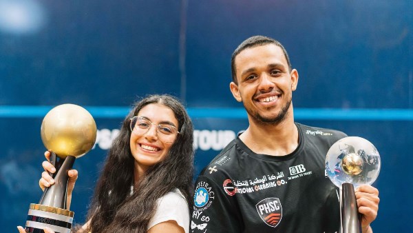 اللاعبان 