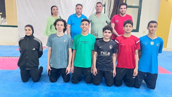 اللاعبين 