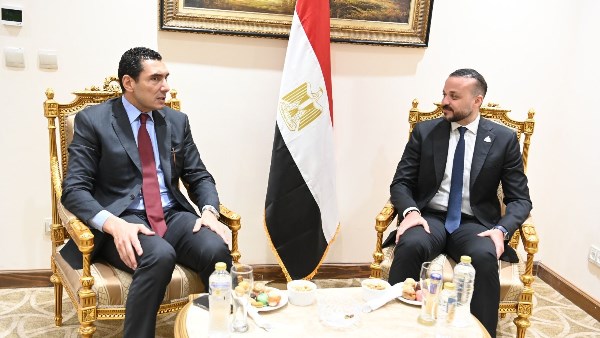 الوزير والنائب الجارحي 