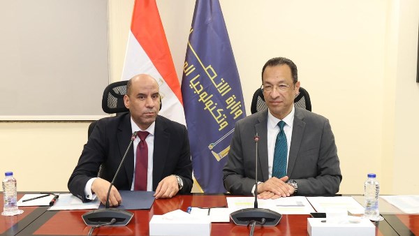  وزارتا الاتصالات وتكنولوجيا المعلومات والعمل