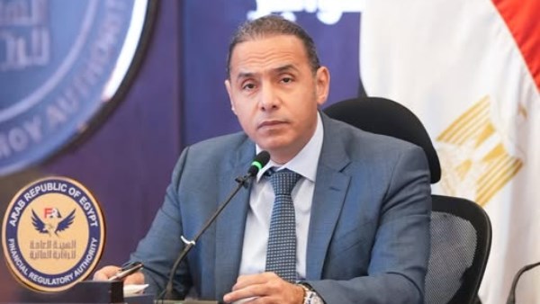 الدكتور إسلام عزام