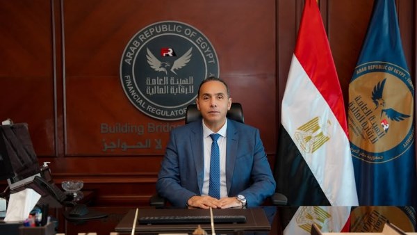 الدكتور إسلام عزام