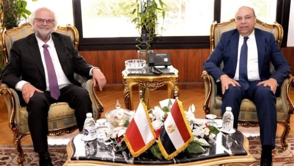 وزير الطيران المدني