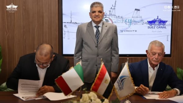 مراسم توقيع عقد بين شركة قناة السويس