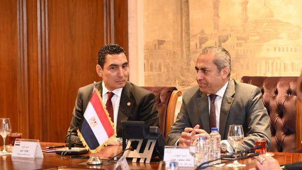 وزير الشباب والرياضة يجتمع برئيس شركة العاصمة الجديدة